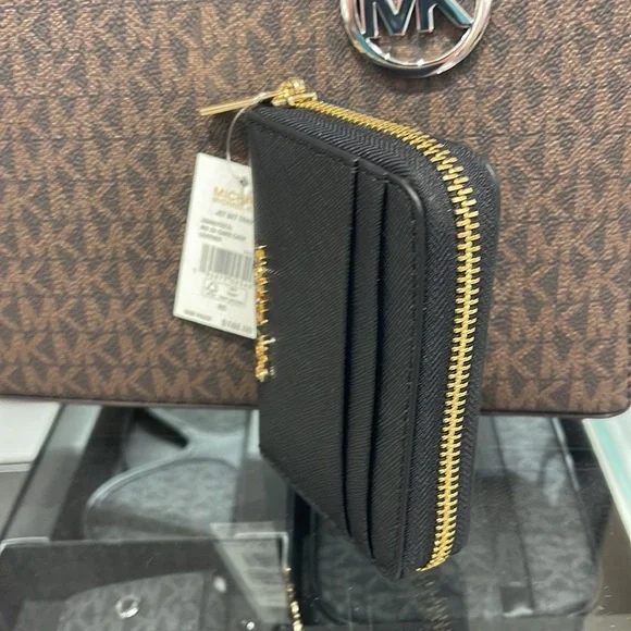 Michael Kors Jet Set Travel Medium Zip Around Card Case Color: BlackNWT
